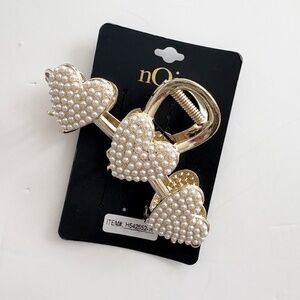 Noir NYC Pearl heart metal claw clip